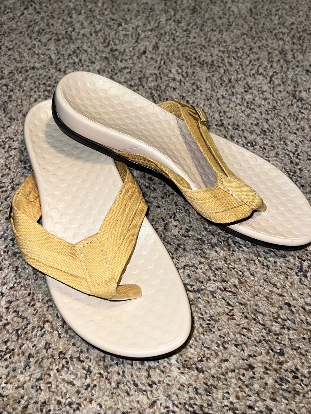 Vionic Tide Patty Mustard Yellow Orthotic Thong Sandals W6